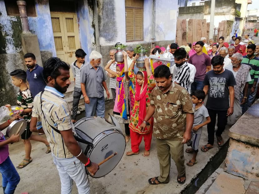 राणावास में ठाकुर जी के नए सिंघासन का भव्य स्वागत