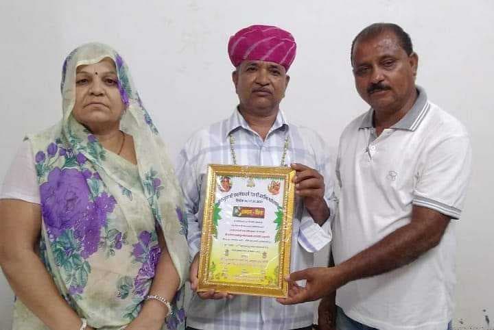 चामुंडेरी निवासी मनोहर दास जी वैष्णव 'अध्यापक ji' का अभिनन्दन